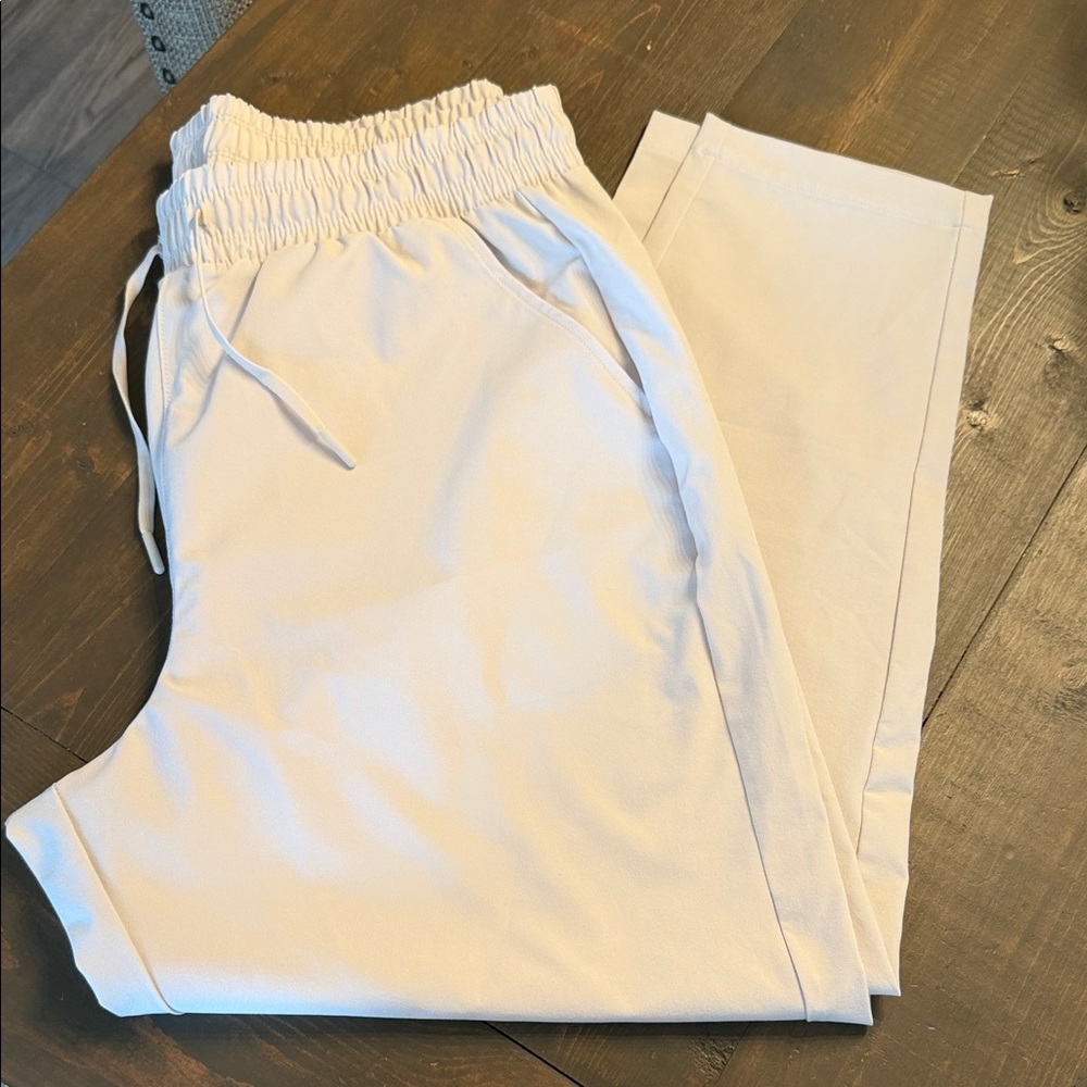 Women’s All in Motion High Rise Taper Pants L
